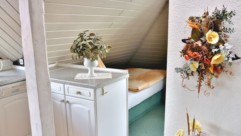 Übernachtung in Dresden - Blick auf die Schlafcouch unseres Apartments